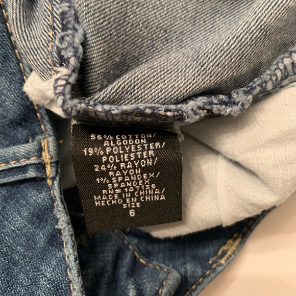 1822 Denim Distressed Ankle Skinny Jeans - Picture 9 of 9